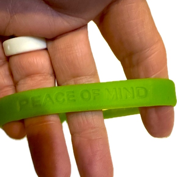 RARE TENNIS MASTERS CUP PEACE OF MIND GREEN SILICONE BRACELET RUBBER JEWELRY - Picture 8 of 13